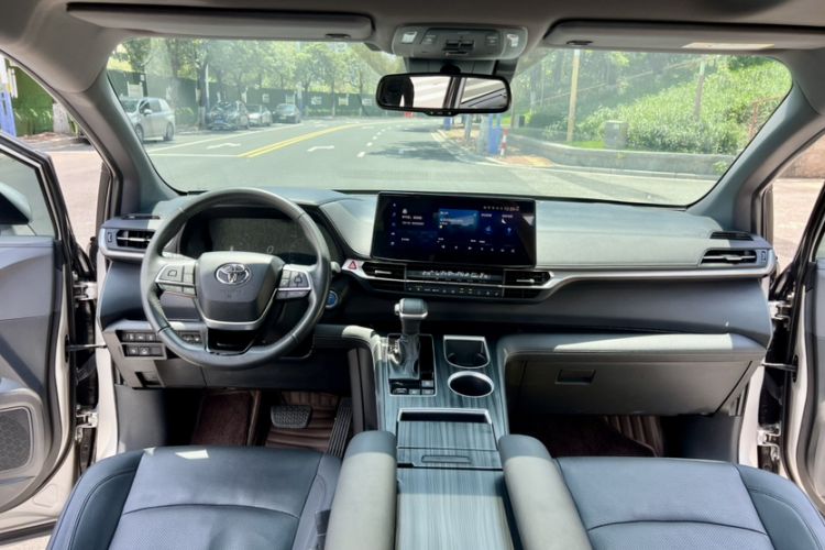 Used Toyota SIENNA 2021 2.5L Hybrid Ultimate Edition Interior 6