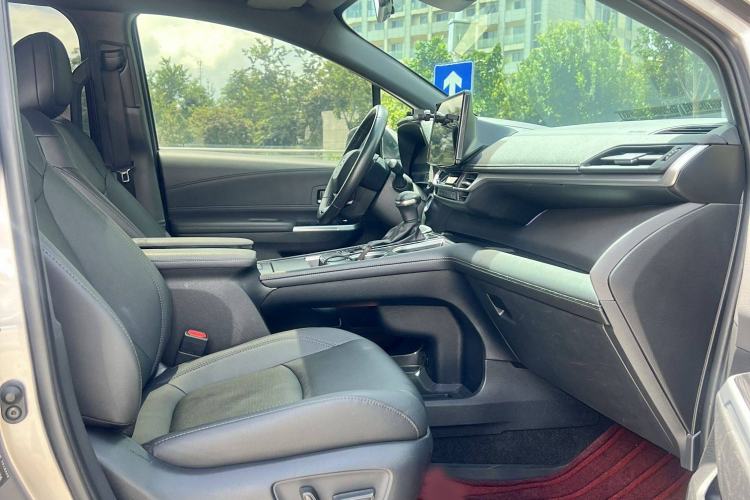 Used Toyota SIENNA 2021 2.5L Hybrid Premium Edition Interior 6