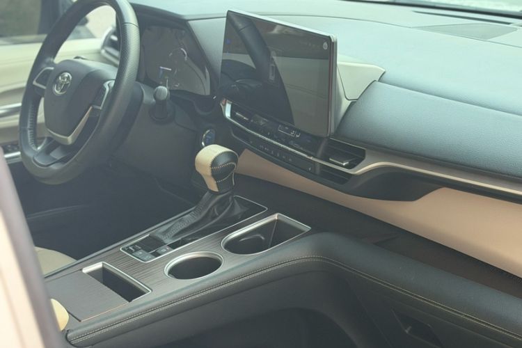 Used Toyota SIENNA 2021 2.5L Hybrid Luxury Edition Interior 7