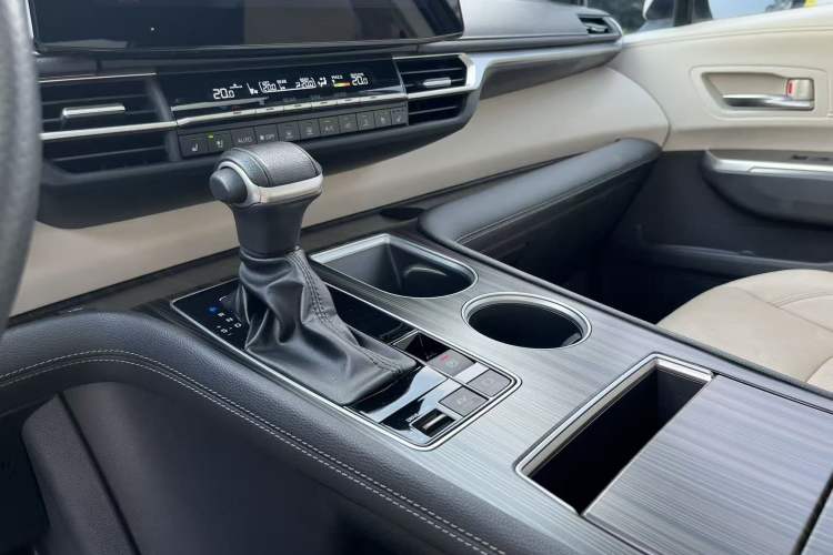Used Toyota SIENNA 2021 2.5L Hybrid Ultimate Edition Interior 7