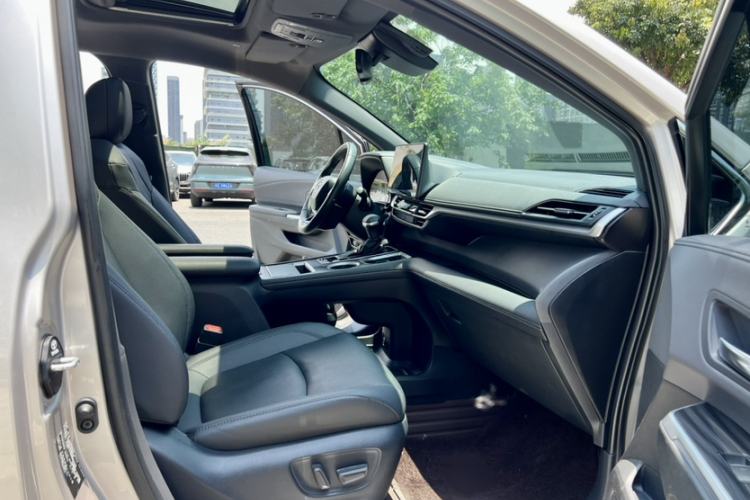 Used Toyota SIENNA 2021 2.5L Hybrid Ultimate Edition Interior 8
