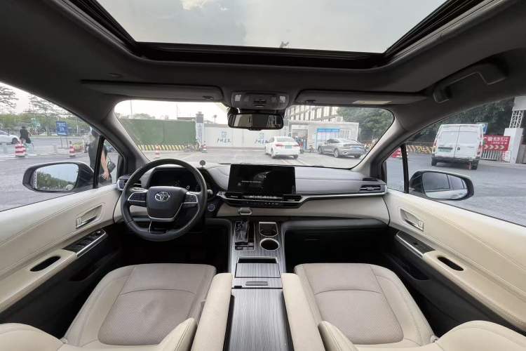Used Toyota SIENNA 2021 2.5L Hybrid Ultimate Edition Interior 8