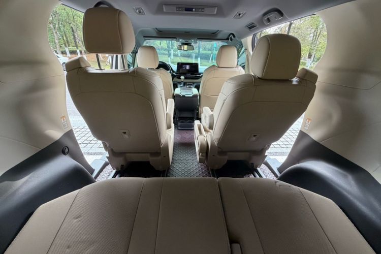 Used Toyota SIENNA 2021 2.5L Hybrid Luxury Edition Interior 9