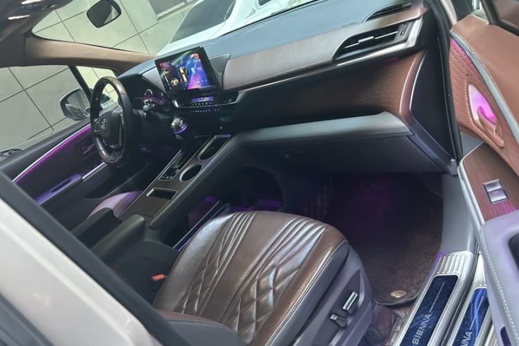 Used Toyota SIENNA 2021 2.5L Hybrid Comfort Edition Interior 9