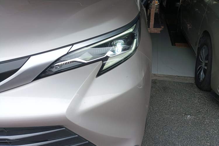 Used Toyota SIENNA 2021 2.5L Hybrid Premium Edition Left Front Headlight