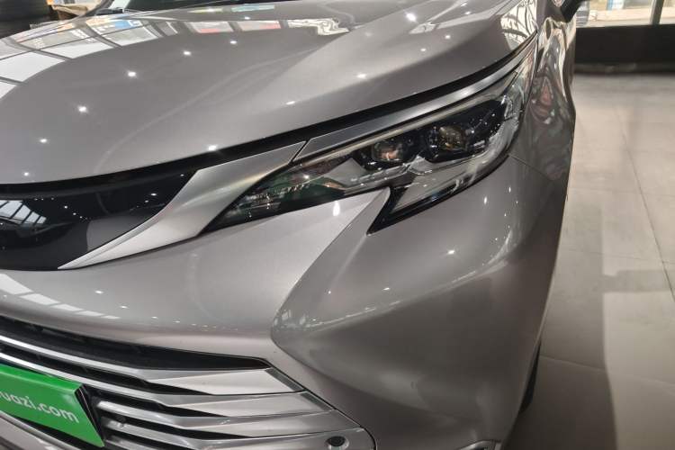 Used Toyota SIENNA 2021 2.5L Hybrid Platinum Edition Left Front Headlight
