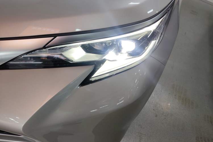 Used Toyota SIENNA 2021 2.5L Hybrid Platinum Edition Left Front Headlight