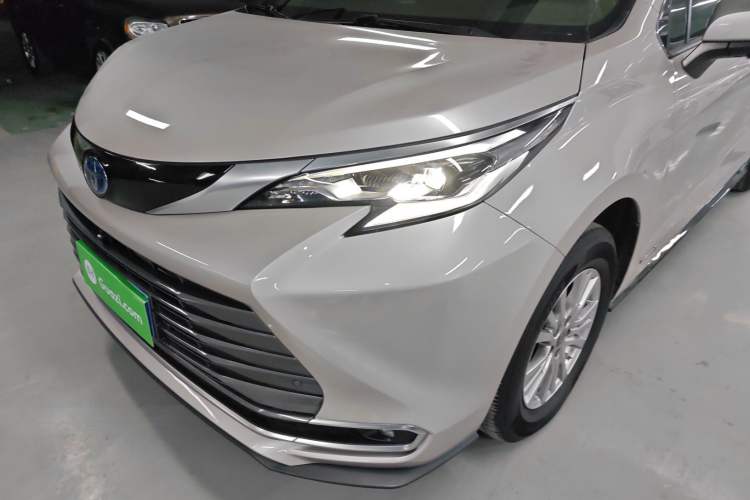 Used Toyota SIENNA 2021 2.5L Hybrid Premium Edition Left Front Headlight