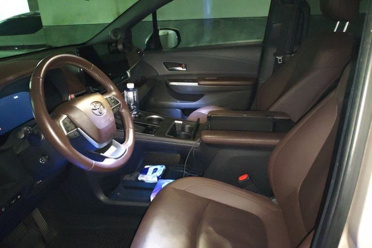Used Toyota SIENNA 2021 2.5L Hybrid Platinum Edition Left Front Seat
