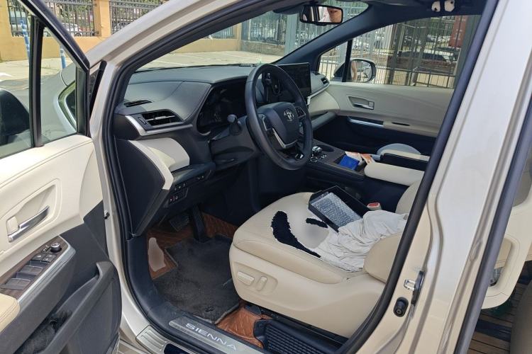 Used Toyota SIENNA 2021 2.5L Hybrid Ultimate Edition Left Front Seat