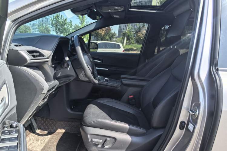 Used Toyota SIENNA 2021 2.5L Hybrid Premium Edition Left Front Seat