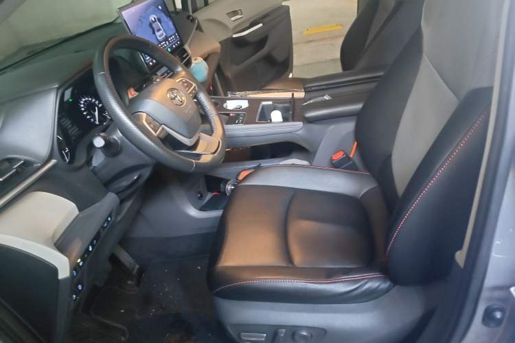 Used Toyota SIENNA 2021 2.5L Four-Wheel Drive XLE 7-Seater Canadian Version Left Front Seat