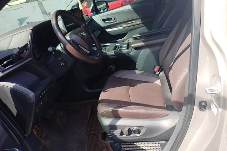 Used Toyota SIENNA 2021 2.5L Hybrid Platinum Edition Left Front Seat