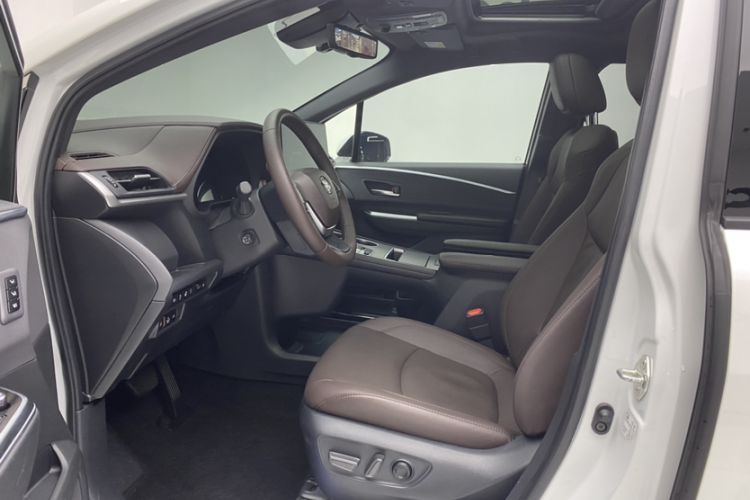 Used Toyota SIENNA 2021 2.5L Hybrid Platinum Edition Left Front Seat