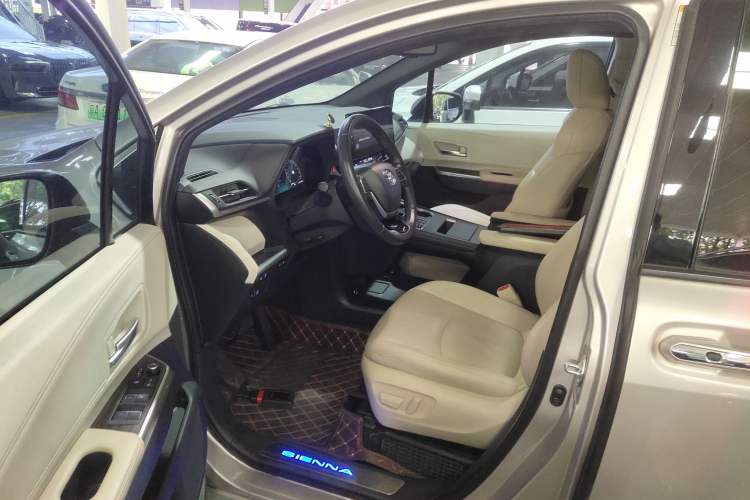 Used Toyota SIENNA 2021 2.5L Hybrid Ultimate Edition Left Front Seat