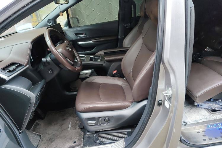 Used Toyota SIENNA 2021 2.5L Hybrid Platinum Edition Left Front Seat