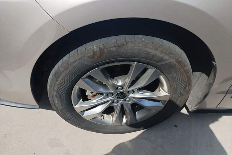 Used Toyota SIENNA 2021 2.5L Hybrid Platinum Edition Left Front Wheel Hub