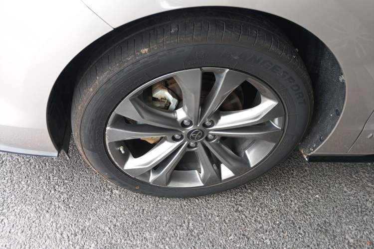 Used Toyota SIENNA 2021 2.5L Hybrid Premium Edition Left Front Wheel Hub