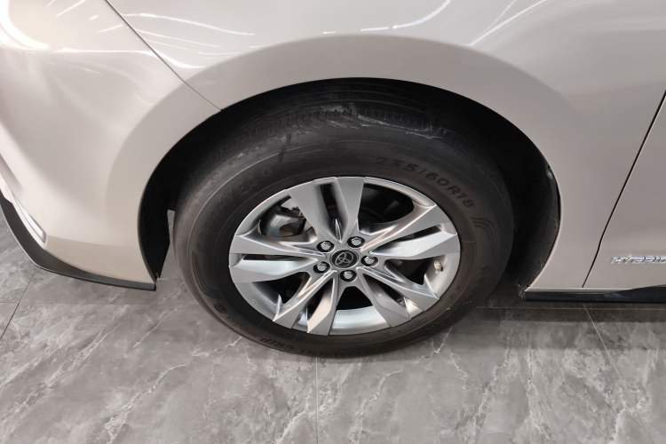 Used Toyota SIENNA 2021 2.5L Hybrid Ultimate Edition Left Front Wheel Hub