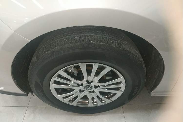 Used Toyota SIENNA 2021 2.5L Hybrid Comfort Edition Left Front Wheel Hub