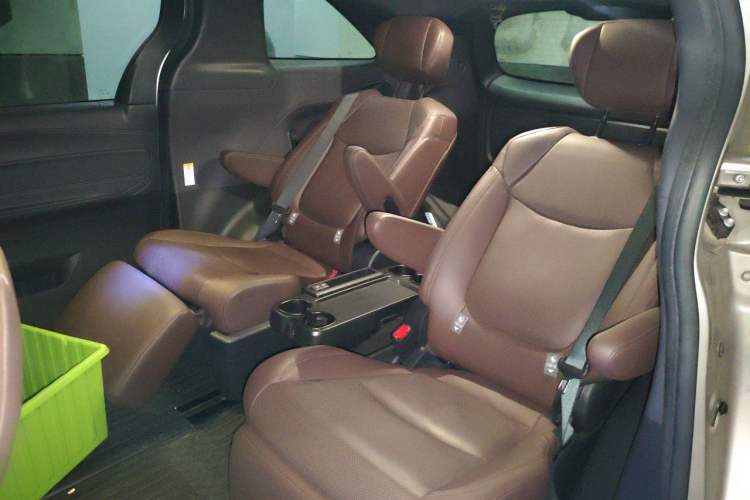 Used Toyota SIENNA 2021 2.5L Hybrid Platinum Edition Left Rear Seat