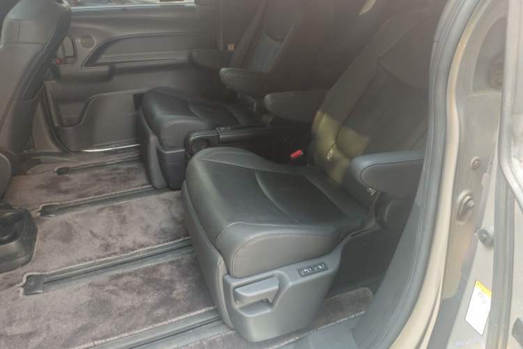 Used Toyota SIENNA 2021 2.5L Hybrid Premium Edition Left Rear Seat