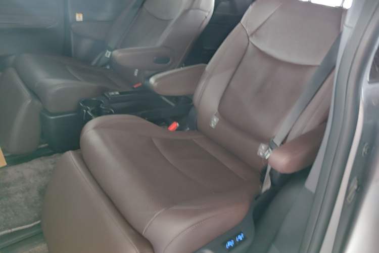 Used Toyota SIENNA 2021 2.5L Hybrid Platinum Edition Left Rear Seat
