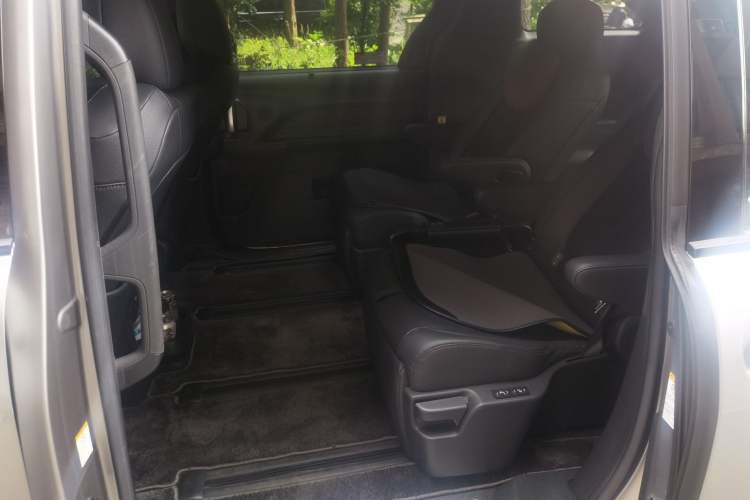 Used Toyota SIENNA 2021 2.5L Hybrid Platinum Edition Left Rear Seat