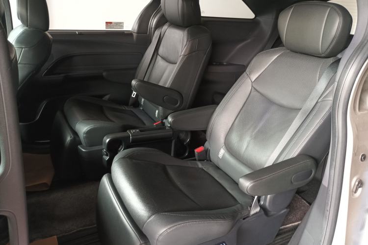 Used Toyota SIENNA 2021 2.5L Hybrid Premium Edition Left Rear Seat