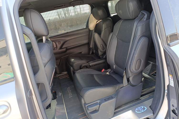 Used Toyota SIENNA 2021 2.5L Hybrid Ultimate Edition Left Rear Seat