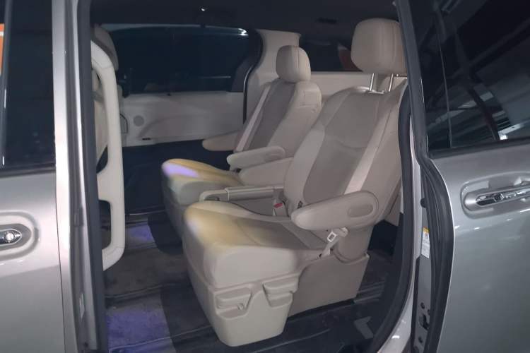 Used Toyota SIENNA 2021 2.5L Hybrid Luxury Edition Left Rear Seat
