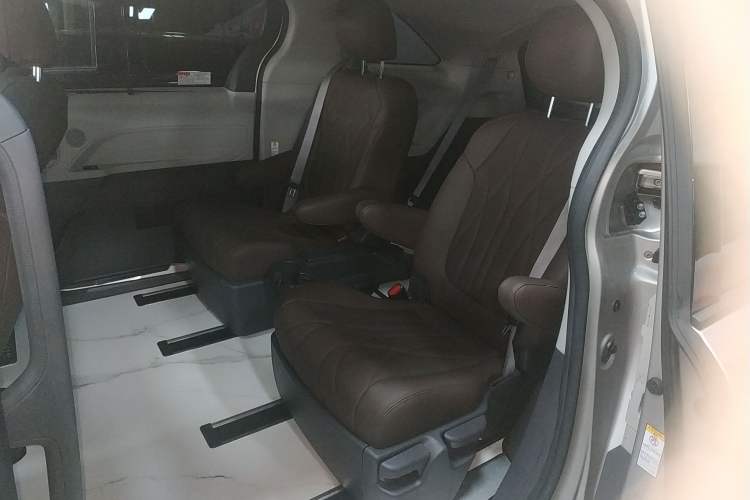 Used Toyota SIENNA 2021 2.5L Hybrid Comfort Edition Left Rear Seat