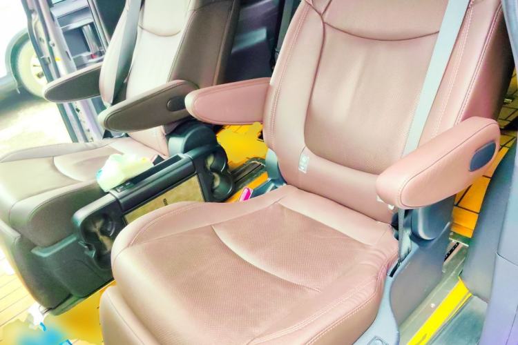 Used Toyota SIENNA 2021 2.5L Hybrid Platinum Edition Left Rear Seat