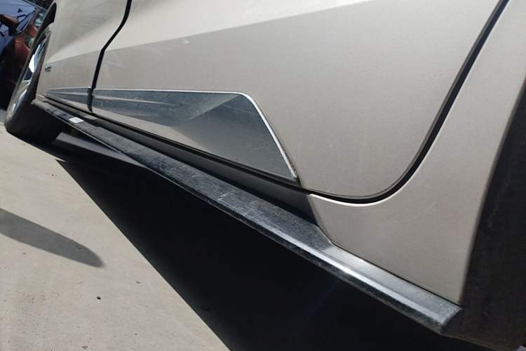 Used Toyota SIENNA 2021 2.5L Hybrid Platinum Edition Left Side Sill