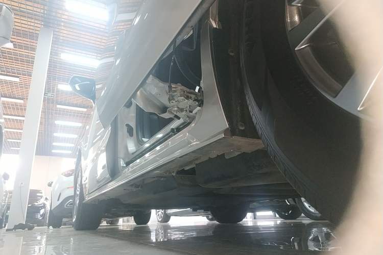 Used Toyota SIENNA 2021 2.5L Hybrid Comfort Edition Left Side Sill