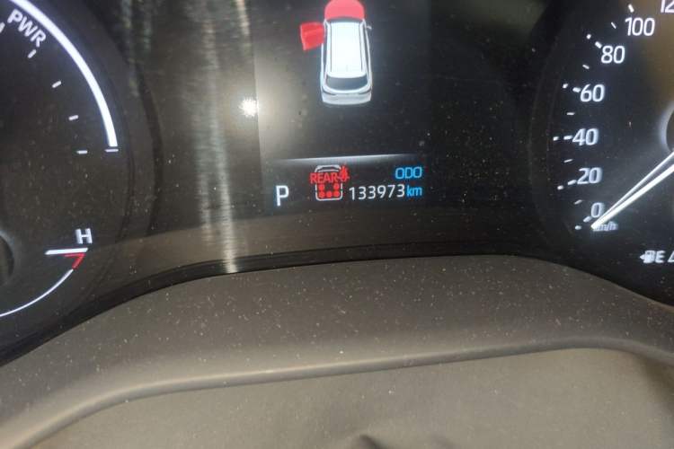 Used Toyota SIENNA 2021 2.5L Hybrid Premium Edition Odometer Close Up