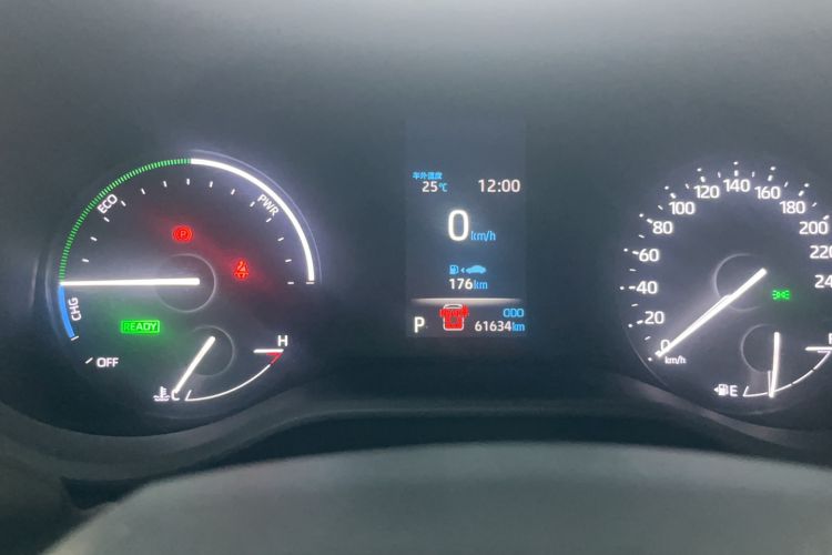 Used Toyota SIENNA 2021 2.5L Hybrid Premium Edition Odometer Close Up