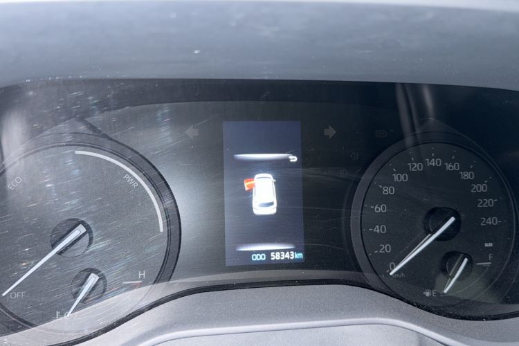 Used Toyota SIENNA 2021 2.5L Hybrid Luxury Edition Odometer Close Up