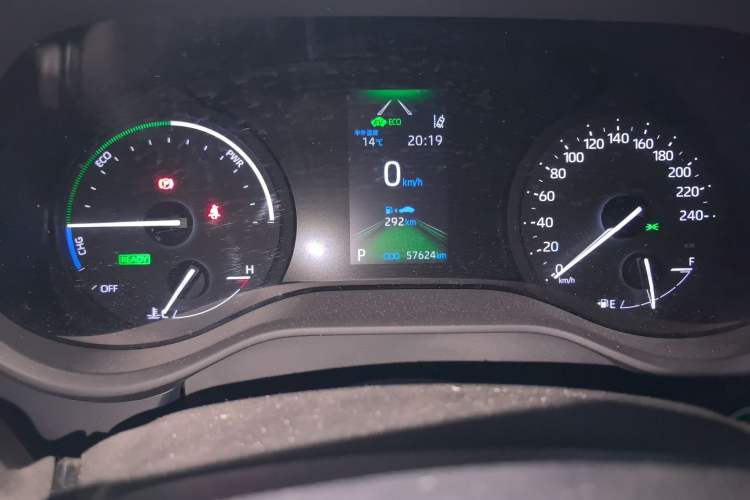 Used Toyota SIENNA 2021 2.5L Hybrid Luxury Edition Odometer Close Up