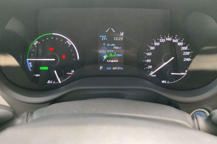 Used Toyota SIENNA 2021 2.5L Hybrid Premium Edition Odometer Close Up