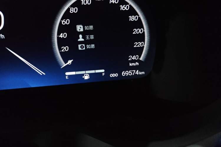 Used Toyota SIENNA 2021 2.5L Hybrid Platinum Edition Odometer Close Up