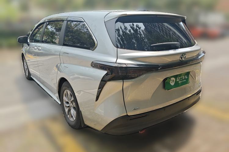 Used Toyota SIENNA 2021 2.5L Four-Wheel Drive XLE 7-Seater Canadian Version Rear Left 45 Deg