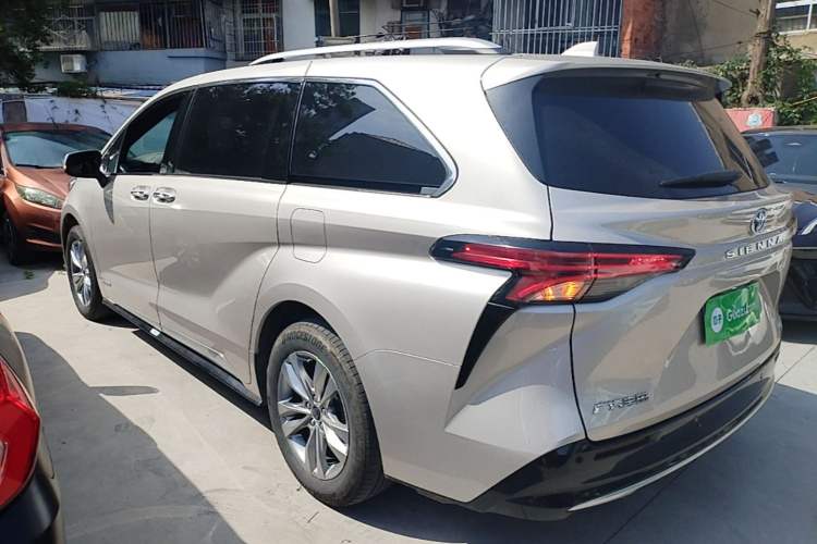 Used Toyota SIENNA 2021 2.5L Hybrid Platinum Edition Rear Left 45 Deg
