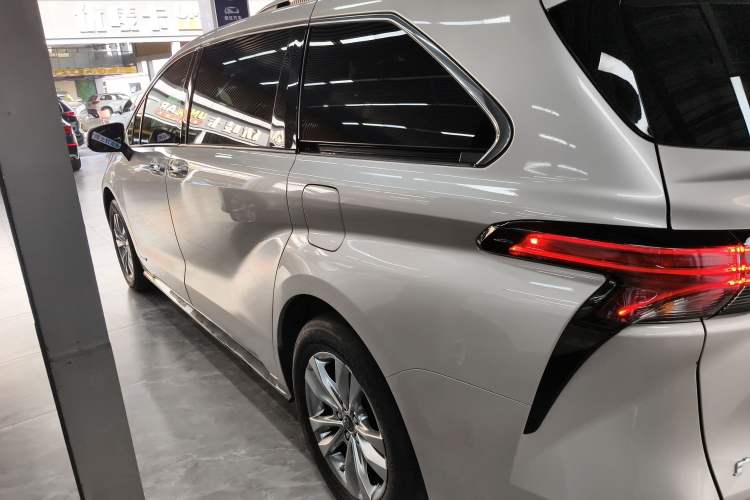 Used Toyota SIENNA 2021 2.5L Hybrid Ultimate Edition Rear Left 45 Deg