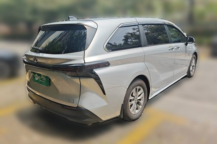 Used Toyota SIENNA 2021 2.5L Four-Wheel Drive XLE 7-Seater Canadian Version Rear Right 45 Deg