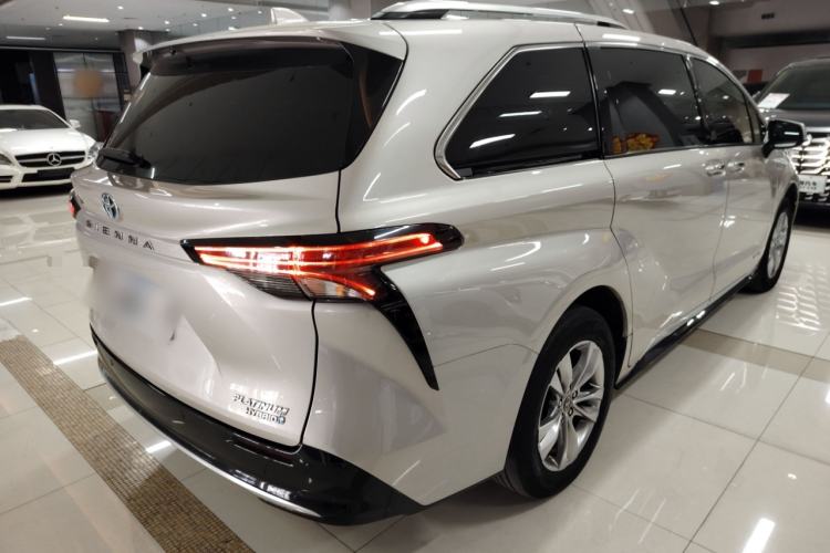 Used Toyota SIENNA 2021 2.5L Hybrid Platinum Edition Rear Right 45 Deg