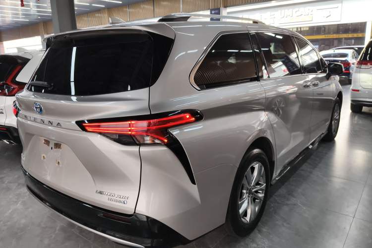 Used Toyota SIENNA 2021 2.5L Hybrid Ultimate Edition Rear Right 45 Deg