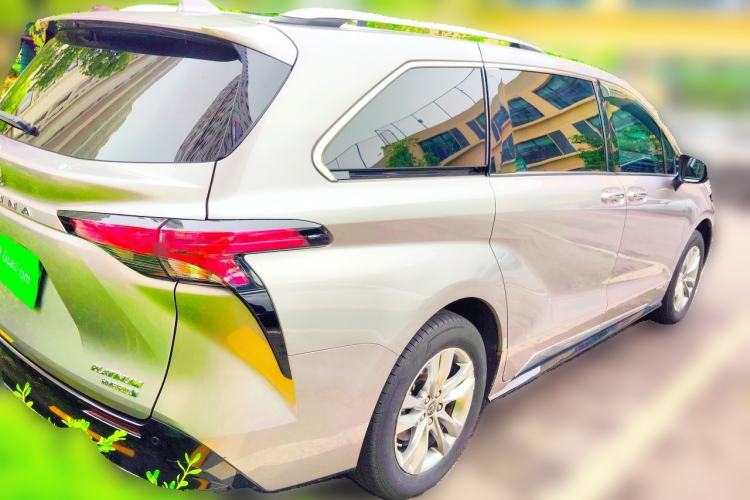 Used Toyota SIENNA 2021 2.5L Hybrid Platinum Edition Rear Right 45 Deg