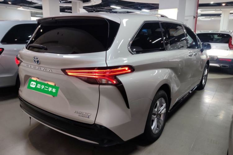 Used Toyota SIENNA 2021 2.5L Hybrid Platinum Edition Rear Right 45 Deg