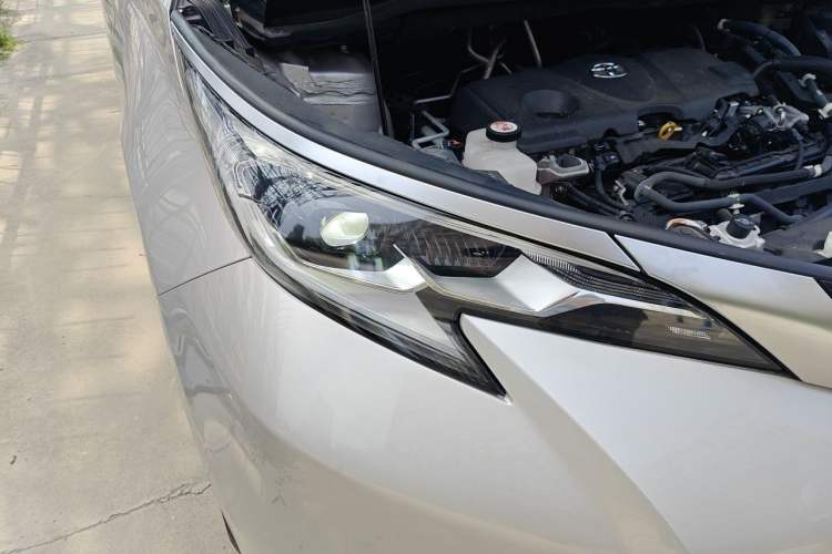 Used Toyota SIENNA 2021 2.5L Hybrid Ultimate Edition Right Front Headlight
